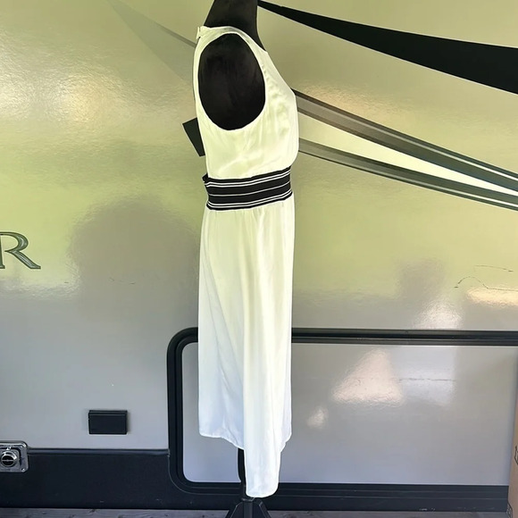 TROUVE Women’s Double Front Split SS Openback Banded Waist Dress Size Medium NWT - Picture 7 of 12